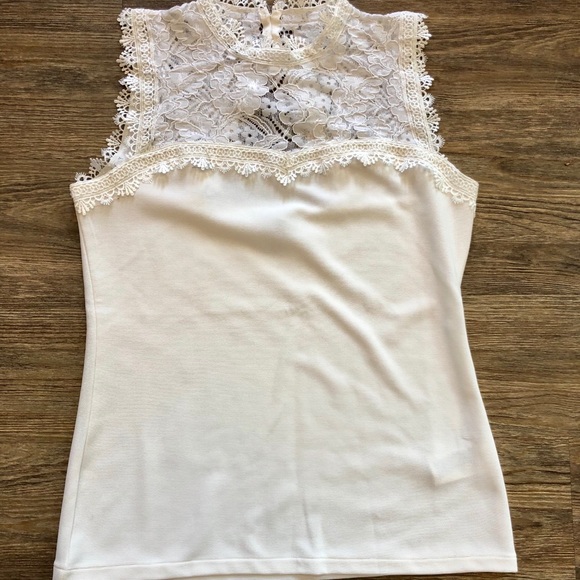 H&M Tops - 💥 H&M White Lace Top in sz M